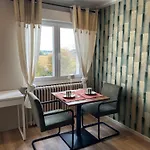 D'hotes Lucia Avec Vue Sur Jardin Arbore Tournai